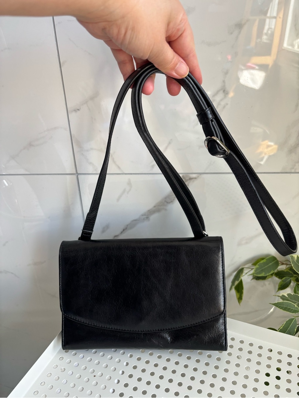 Danier Black Leather Crossbody Organizer Bag w/ Built-in Wallet Timeless Classic